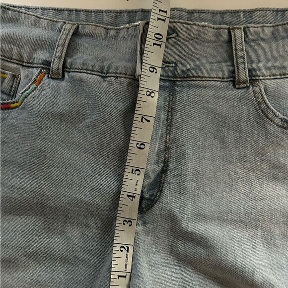 Seven7 Tummyless MidRise Bermuda Jean shorts Size 10 - Picture 12 of 13